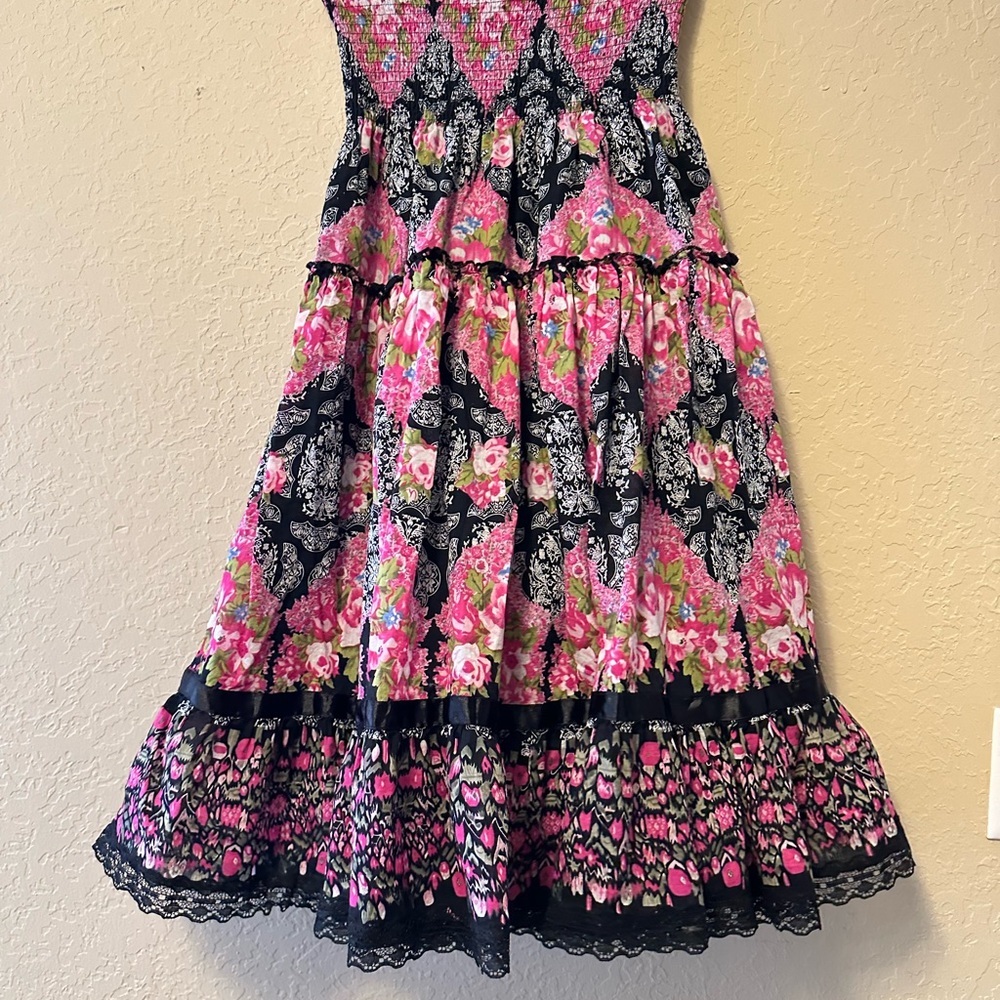 Lapis Anthropologie Dress Tube Strapless
Boho Pink & Black Floral with Laces - Picture 4 of 10
